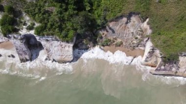 Miri Şehri 'nin ünlü plajları, nehirleri, şehirleri ve manzaralı çevresiyle Landmark ve Turist Çekim alanları