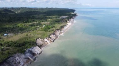 Miri Şehri 'nin ünlü plajları, nehirleri, şehirleri ve manzaralı çevresiyle Landmark ve Turist Çekim alanları