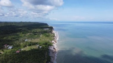 Miri Şehri 'nin ünlü plajları, nehirleri, şehirleri ve manzaralı çevresiyle Landmark ve Turist Çekim alanları
