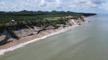 Miri Şehri 'nin ünlü plajları, nehirleri, şehirleri ve manzaralı çevresiyle Landmark ve Turist Çekim alanları