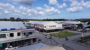 Miri Şehri 'nin ünlü plajları, nehirleri, şehirleri ve manzaralı çevresiyle Landmark ve Turist Çekim alanları