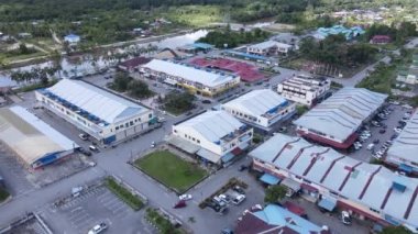 Miri Şehri 'nin ünlü plajları, nehirleri, şehirleri ve manzaralı çevresiyle Landmark ve Turist Çekim alanları