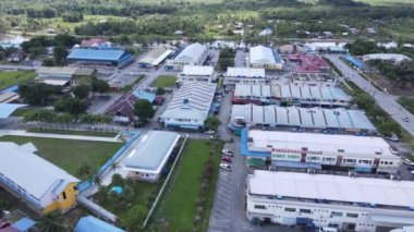 Miri Şehri 'nin ünlü plajları, nehirleri, şehirleri ve manzaralı çevresiyle Landmark ve Turist Çekim alanları