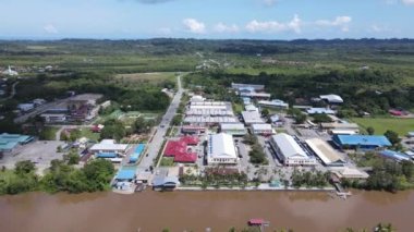 Miri Şehri 'nin ünlü plajları, nehirleri, şehirleri ve manzaralı çevresiyle Landmark ve Turist Çekim alanları