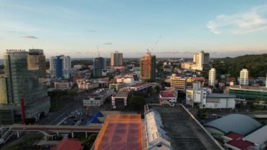 Miri Şehri 'nin ünlü plajları, nehirleri, şehirleri ve manzaralı çevresiyle Landmark ve Turist Çekim alanları