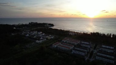 Miri Şehri 'nin ünlü plajları, nehirleri, şehirleri ve manzaralı çevresiyle Landmark ve Turist Çekim alanları