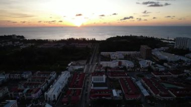 Miri Şehri 'nin ünlü plajları, nehirleri, şehirleri ve manzaralı çevresiyle Landmark ve Turist Çekim alanları