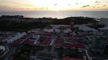 Miri Şehri 'nin ünlü plajları, nehirleri, şehirleri ve manzaralı çevresiyle Landmark ve Turist Çekim alanları