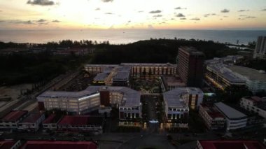 Miri Şehri 'nin ünlü plajları, nehirleri, şehirleri ve manzaralı çevresiyle Landmark ve Turist Çekim alanları