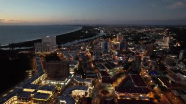 Miri Şehri 'nin ünlü plajları, nehirleri, şehirleri ve manzaralı çevresiyle Landmark ve Turist Çekim alanları