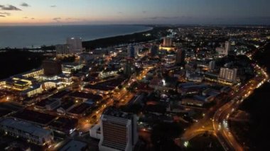 Miri Şehri 'nin ünlü plajları, nehirleri, şehirleri ve manzaralı çevresiyle Landmark ve Turist Çekim alanları