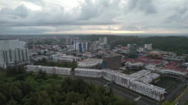Miri Şehri 'nin ünlü plajları, nehirleri, şehirleri ve manzaralı çevresiyle Landmark ve Turist Çekim alanları