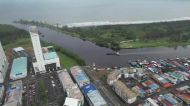 Miri Şehri 'nin ünlü plajları, nehirleri, şehirleri ve manzaralı çevresiyle Landmark ve Turist Çekim alanları