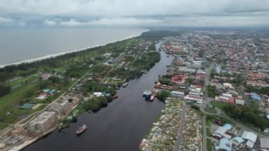 Miri Şehri 'nin ünlü plajları, nehirleri, şehirleri ve manzaralı çevresiyle Landmark ve Turist Çekim alanları