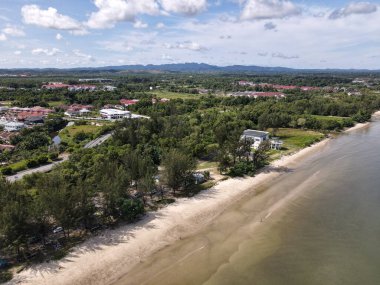 Miri Şehri 'nin ünlü plajları, nehirleri, şehirleri ve manzaralı çevresiyle Landmark ve Turist Çekim alanları