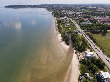 Miri Şehri 'nin ünlü plajları, nehirleri, şehirleri ve manzaralı çevresiyle Landmark ve Turist Çekim alanları