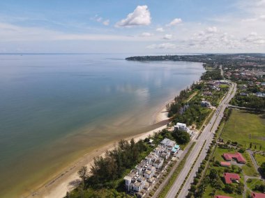 Miri Şehri 'nin ünlü plajları, nehirleri, şehirleri ve manzaralı çevresiyle Landmark ve Turist Çekim alanları