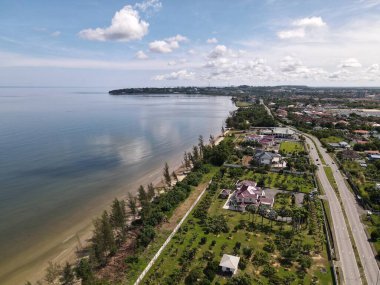 Miri Şehri 'nin ünlü plajları, nehirleri, şehirleri ve manzaralı çevresiyle Landmark ve Turist Çekim alanları