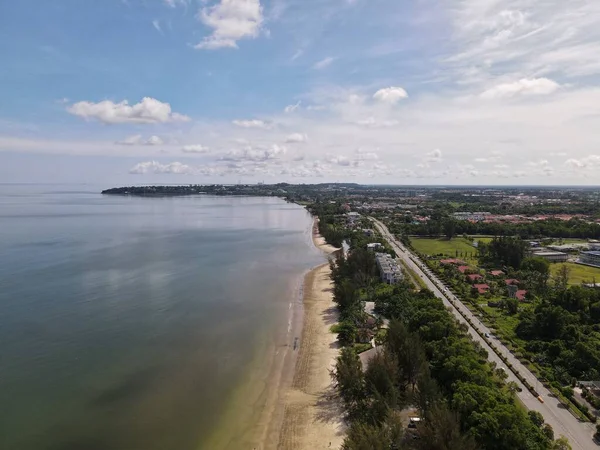 Miri Şehri 'nin ünlü plajları, nehirleri, şehirleri ve manzaralı çevresiyle Landmark ve Turist Çekim alanları