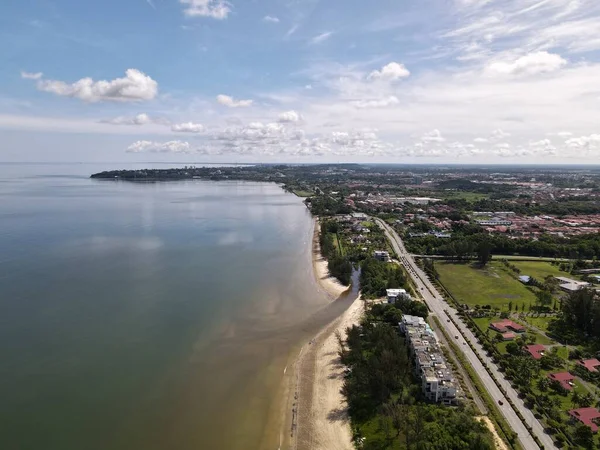 Miri Şehri 'nin ünlü plajları, nehirleri, şehirleri ve manzaralı çevresiyle Landmark ve Turist Çekim alanları
