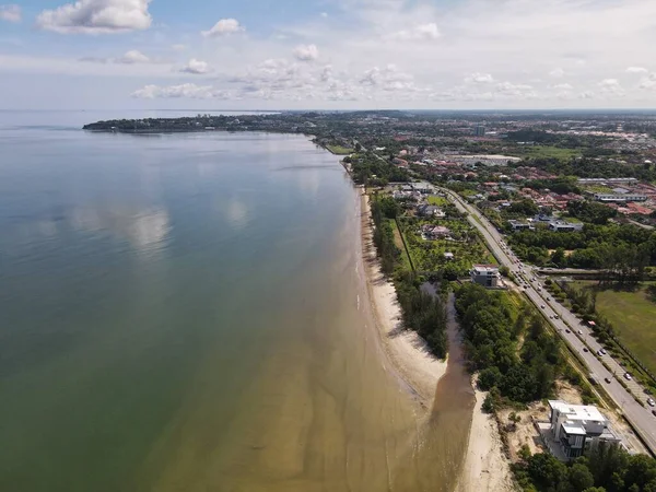 Miri Şehri 'nin ünlü plajları, nehirleri, şehirleri ve manzaralı çevresiyle Landmark ve Turist Çekim alanları