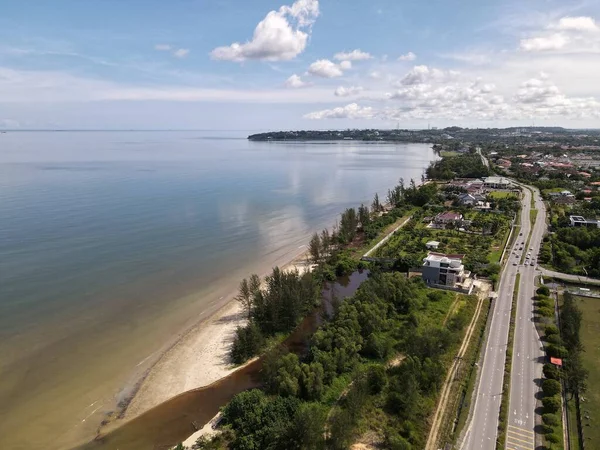Miri Şehri 'nin ünlü plajları, nehirleri, şehirleri ve manzaralı çevresiyle Landmark ve Turist Çekim alanları