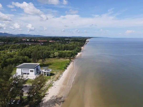 Miri Şehri 'nin ünlü plajları, nehirleri, şehirleri ve manzaralı çevresiyle Landmark ve Turist Çekim alanları
