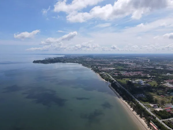Miri Şehri 'nin ünlü plajları, nehirleri, şehirleri ve manzaralı çevresiyle Landmark ve Turist Çekim alanları