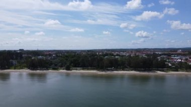 Miri Şehri 'nin ünlü plajları, nehirleri, şehirleri ve manzaralı çevresiyle Landmark ve Turist Çekim alanları