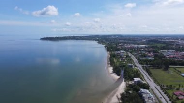 Miri Şehri 'nin ünlü plajları, nehirleri, şehirleri ve manzaralı çevresiyle Landmark ve Turist Çekim alanları