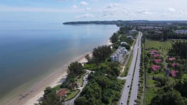 Miri Şehri 'nin ünlü plajları, nehirleri, şehirleri ve manzaralı çevresiyle Landmark ve Turist Çekim alanları