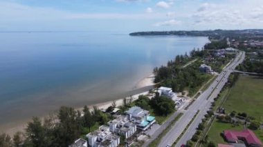 Miri Şehri 'nin ünlü plajları, nehirleri, şehirleri ve manzaralı çevresiyle Landmark ve Turist Çekim alanları