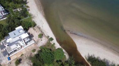 Miri Şehri 'nin ünlü plajları, nehirleri, şehirleri ve manzaralı çevresiyle Landmark ve Turist Çekim alanları