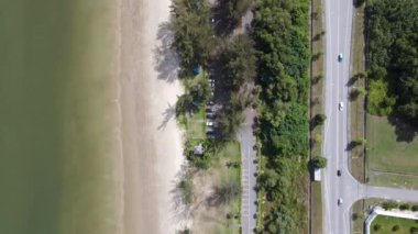 Miri Şehri 'nin ünlü plajları, nehirleri, şehirleri ve manzaralı çevresiyle Landmark ve Turist Çekim alanları