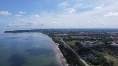 Miri Şehri 'nin ünlü plajları, nehirleri, şehirleri ve manzaralı çevresiyle Landmark ve Turist Çekim alanları
