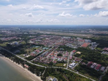 Miri Şehri 'nin ünlü plajları, nehirleri, şehirleri ve manzaralı çevresiyle Landmark ve Turist Çekim alanları