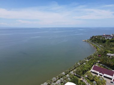 Miri Şehri 'nin ünlü plajları, nehirleri, şehirleri ve manzaralı çevresiyle Landmark ve Turist Çekim alanları