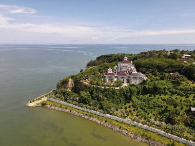 Miri Şehri 'nin ünlü plajları, nehirleri, şehirleri ve manzaralı çevresiyle Landmark ve Turist Çekim alanları