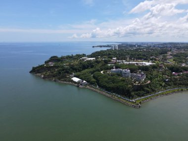 Miri Şehri 'nin ünlü plajları, nehirleri, şehirleri ve manzaralı çevresiyle Landmark ve Turist Çekim alanları
