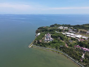 Miri Şehri 'nin ünlü plajları, nehirleri, şehirleri ve manzaralı çevresiyle Landmark ve Turist Çekim alanları