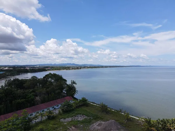 Miri Şehri 'nin ünlü plajları, nehirleri, şehirleri ve manzaralı çevresiyle Landmark ve Turist Çekim alanları