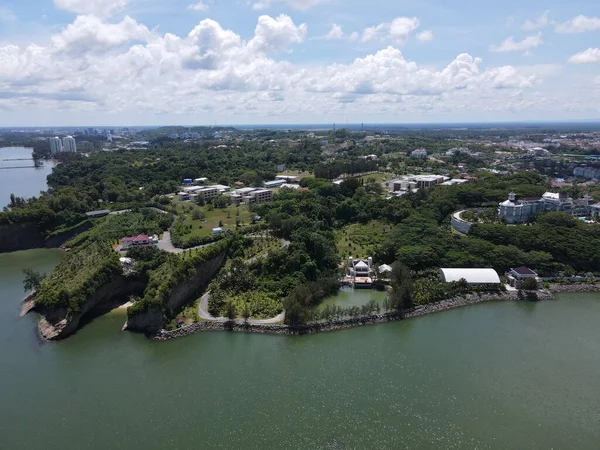 Miri Şehri 'nin ünlü plajları, nehirleri, şehirleri ve manzaralı çevresiyle Landmark ve Turist Çekim alanları