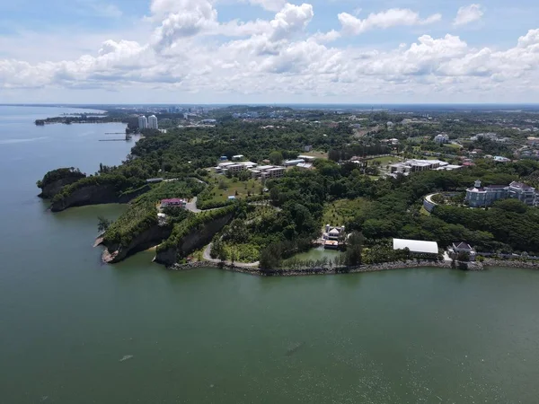 Miri Şehri 'nin ünlü plajları, nehirleri, şehirleri ve manzaralı çevresiyle Landmark ve Turist Çekim alanları