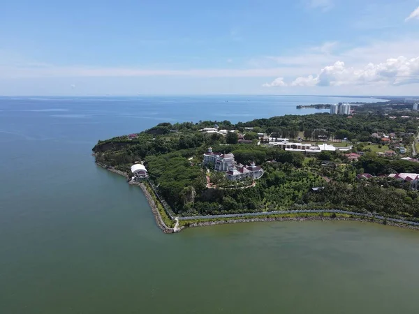 Miri Şehri 'nin ünlü plajları, nehirleri, şehirleri ve manzaralı çevresiyle Landmark ve Turist Çekim alanları