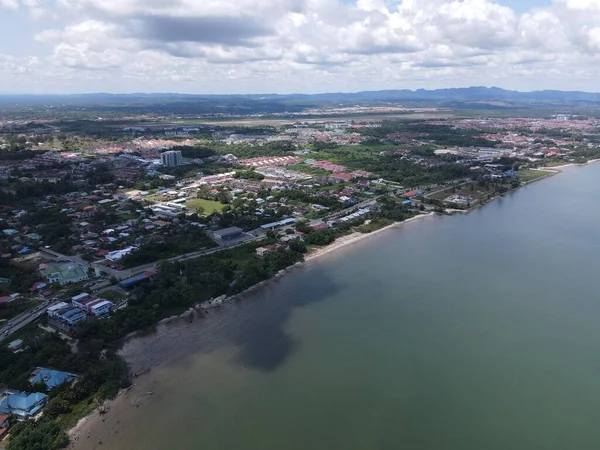 Miri Şehri 'nin ünlü plajları, nehirleri, şehirleri ve manzaralı çevresiyle Landmark ve Turist Çekim alanları