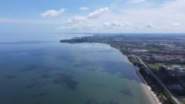 Miri Şehri 'nin ünlü plajları, nehirleri, şehirleri ve manzaralı çevresiyle Landmark ve Turist Çekim alanları
