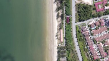 Miri Şehri 'nin ünlü plajları, nehirleri, şehirleri ve manzaralı çevresiyle Landmark ve Turist Çekim alanları