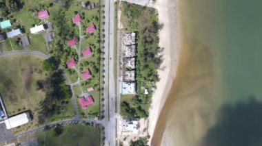 Miri Şehri 'nin ünlü plajları, nehirleri, şehirleri ve manzaralı çevresiyle Landmark ve Turist Çekim alanları