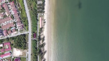 Miri Şehri 'nin ünlü plajları, nehirleri, şehirleri ve manzaralı çevresiyle Landmark ve Turist Çekim alanları