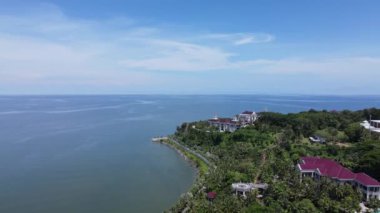 Miri Şehri 'nin ünlü plajları, nehirleri, şehirleri ve manzaralı çevresiyle Landmark ve Turist Çekim alanları